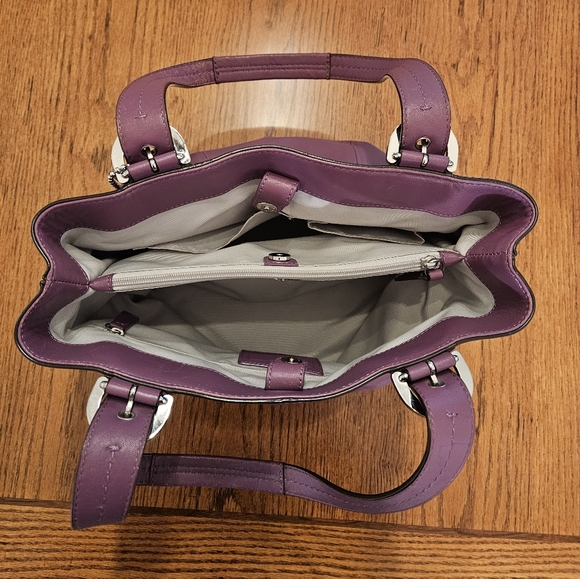 Coach Soho Berry Purple Leather Shoulder Bag w/ Double Handles & Bottom Studs - Picture 6 of 16